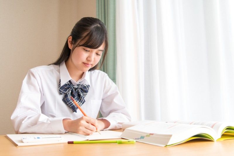 授業を受ける生徒