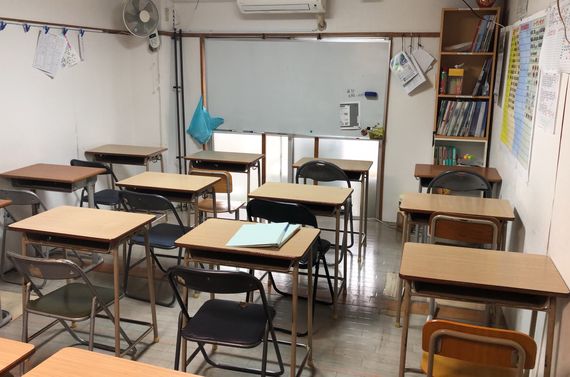 大手学習塾と違い、少人数制での授業！勉強に集中します！させます！